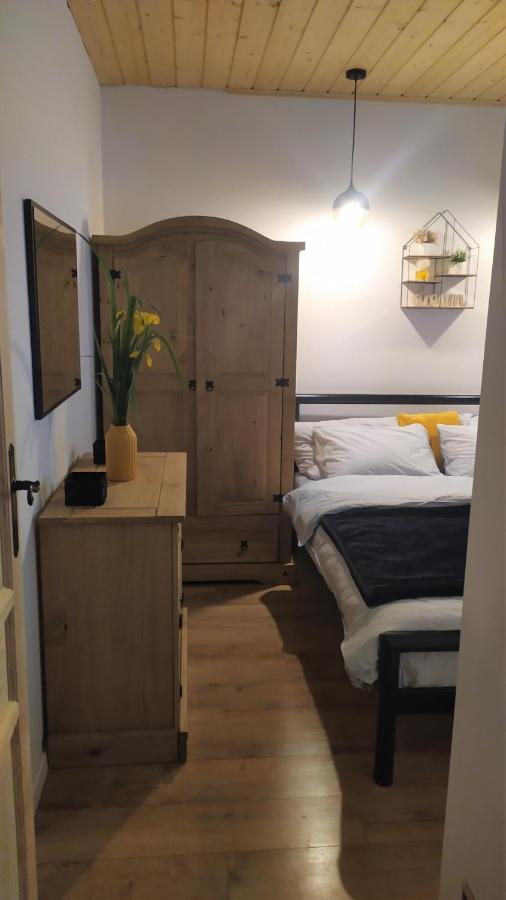 Bieszczady Nad Stawem Lodge *
